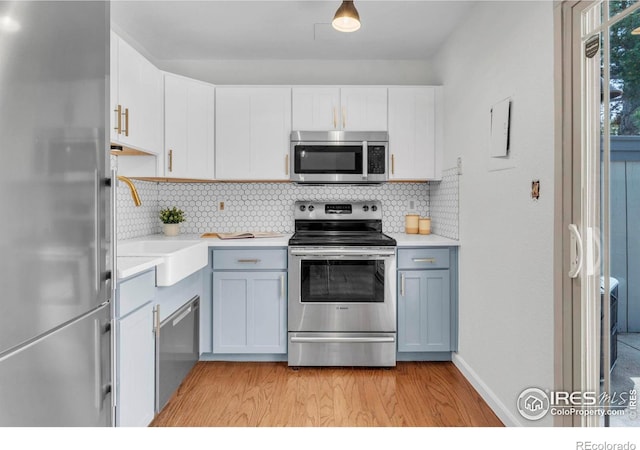 790 W Moorhead Cir # A, Boulder, CO 80305 - kitchen featuring stainless steel appliances, a sink, light countertops, light wood finished floors, and backsplash