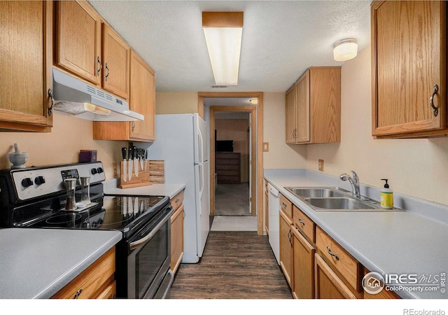 2525 S Dayton Way Unit 2301, Denver, CO 80231 - kitchen with stainless steel electric range oven, under cabinet range hood, a sink, dishwasher, and dark wood-type flooring