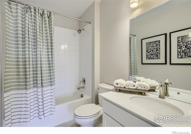 945 Abbott Ln Unit 5, Fort Collins, CO 80524 - full bath featuring shower / bath combination with curtain, vanity, toilet, and a textured wall