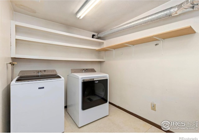 911 Timber Ct, Longmont, CO 80504 - laundry room with independent washer and dryer, baseboards, and light carpet