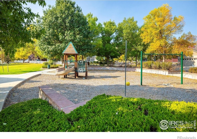 2758 Meadow Mountain Trl, Lafayette, CO 80026 - community play area featuring a yard