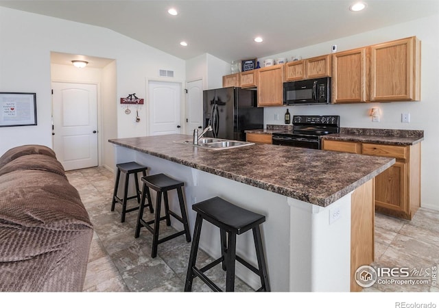 944 Maplebrook Dr, Windsor, CO 80550 - kitchen with black appliances, a sink, dark countertops, lofted ceiling, and a kitchen breakfast bar