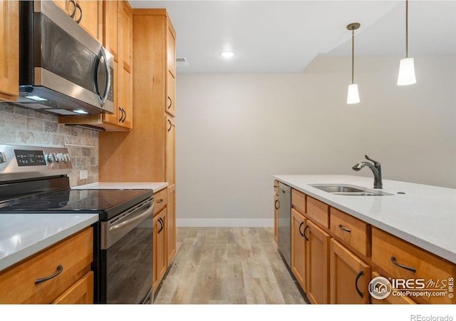 4672 Hahns Peak Dr Unit 101, Loveland, CO 80538 - kitchen featuring stainless steel appliances, a sink, light wood-type flooring, backsplash, and light countertops