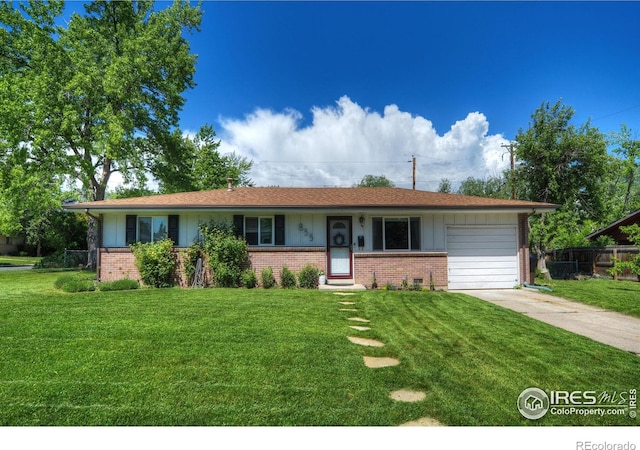 855 33rd St, Boulder, CO 80303 - single story home featuring brick siding, a garage, and concrete driveway