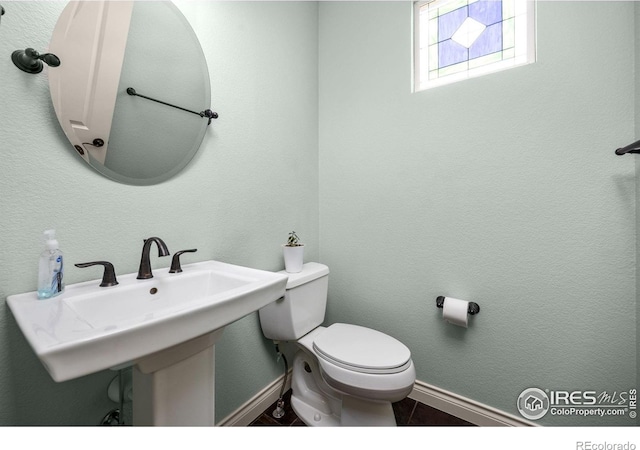 873 Signal Ct, Timnath, CO 80547 - bathroom featuring toilet, baseboards, tile patterned flooring, and a sink