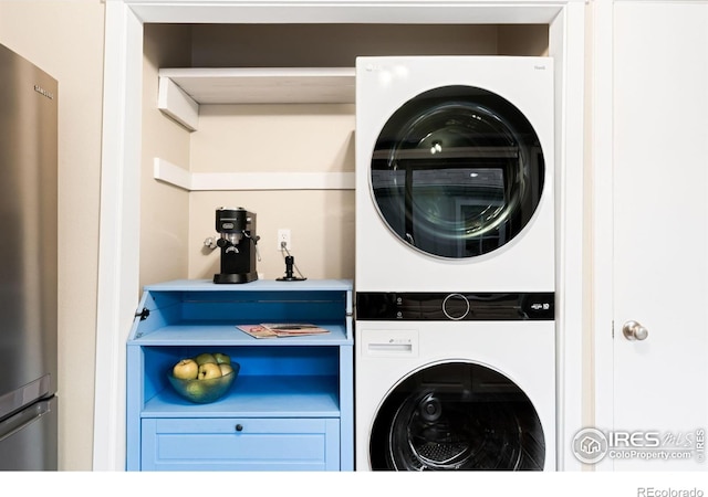 93 Benthaven Pl, Boulder, CO 80305 - laundry room featuring stacked washer and clothes dryer