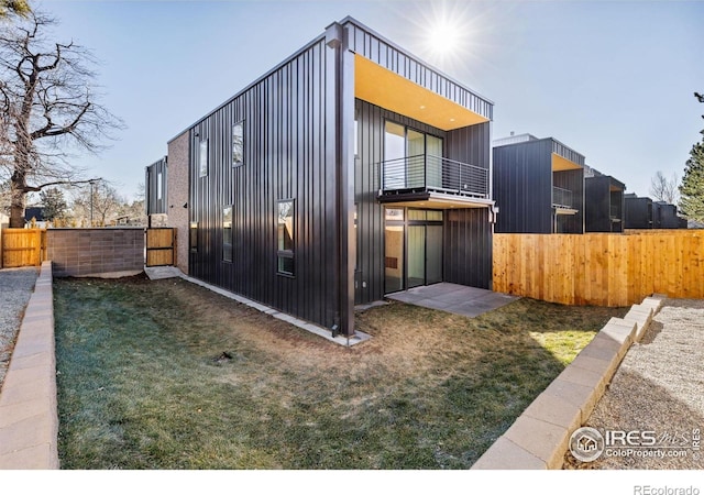 3335 Broadway St, Boulder, CO 80304 - rear view of property featuring a balcony