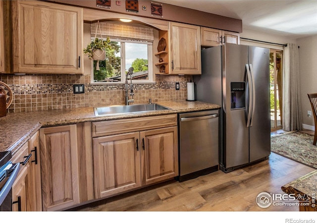 501 Copeland Way, Longmont, CO 80504 - kitchen featuring appliances with stainless steel finishes, a sink, light wood-style floors, and plenty of natural light
