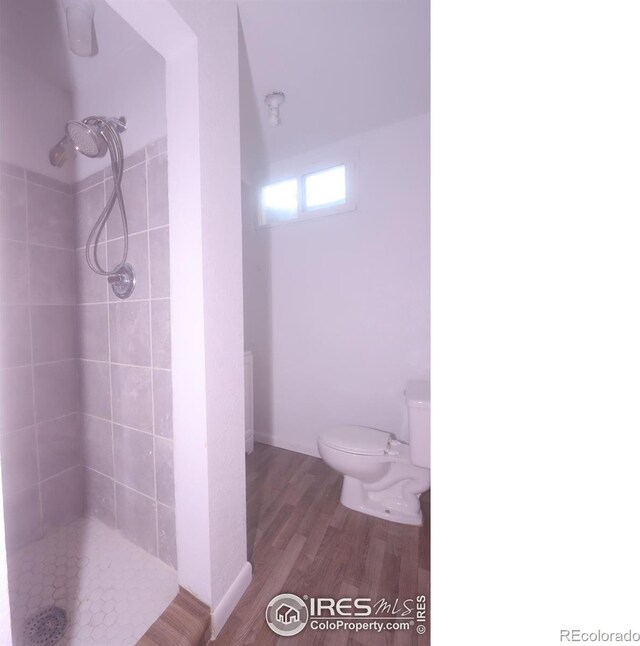 815 Park St, Fort Morgan, CO 80701 - bathroom with a tile shower, wood finished floors, and toilet