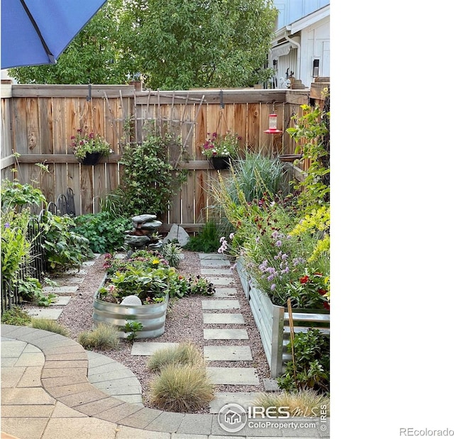 5863 Boston St, Denver, CO 80238 - view of yard