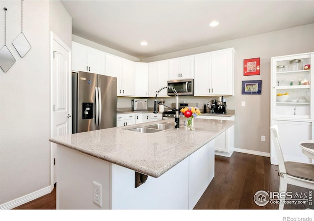 5512 Bristow Rd, Timnath, CO 80547 - kitchen featuring appliances with stainless steel finishes, dark wood-type flooring, baseboards, a sink, and recessed lighting