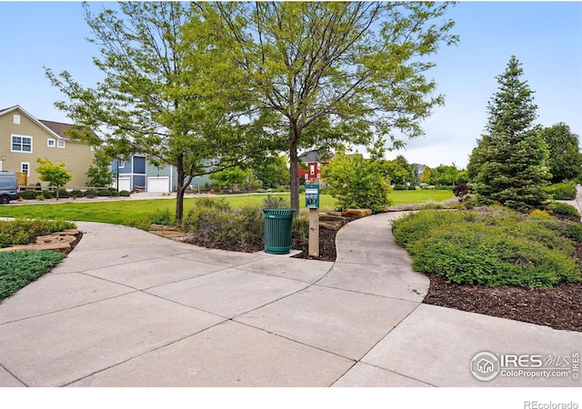 518 Hoyt Ln, Lafayette, CO 80026 - surrounding community featuring a garage and a yard