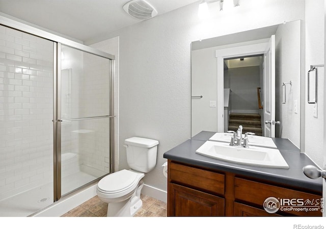 518 Hoyt Ln, Lafayette, CO 80026 - full bath with toilet, vanity, a stall shower, baseboards, and a textured wall