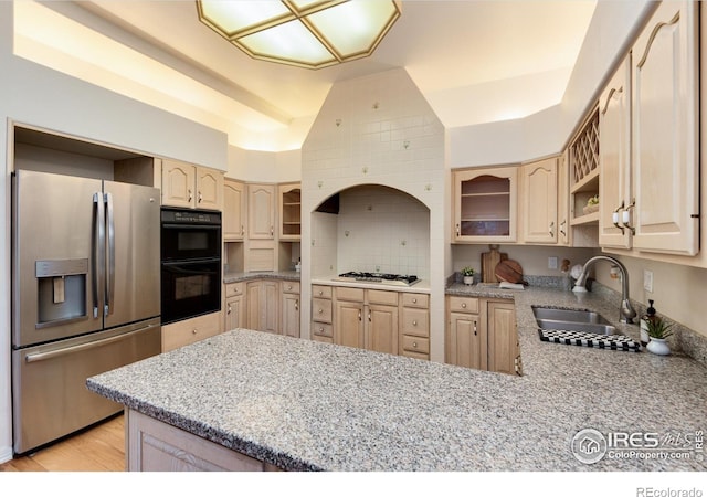 142 Meadowlook Way, Boulder, CO 80304 - kitchen with stainless steel fridge, a sink, light brown cabinetry, a peninsula, and lofted ceiling