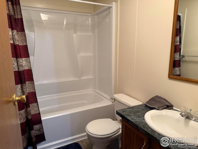 507 Ellis Ave, Wray, CO 80758 - bathroom featuring toilet, vanity, and shower / bath combo
