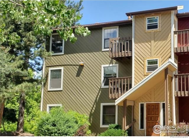 2855 Shadow Creek Dr Unit 302, Boulder, CO 80303 - back of house with a balcony