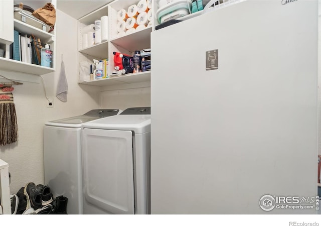 6743 King St, Denver, CO 80221 - laundry area featuring independent washer and dryer
