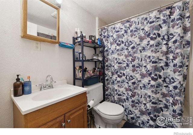 6743 King St, Denver, CO 80221 - full bath featuring toilet, vanity, a shower with shower curtain, and a textured wall