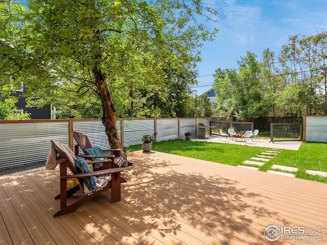 404 W Cleveland St, Lafayette, CO 80026 - wooden deck with a patio area