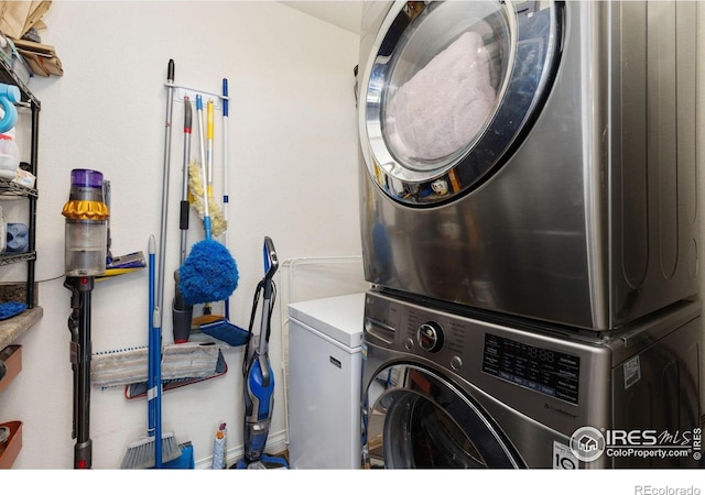 5869 Vinca Ave, Longmont, CO 80504 - laundry area featuring estacked washer and dryer