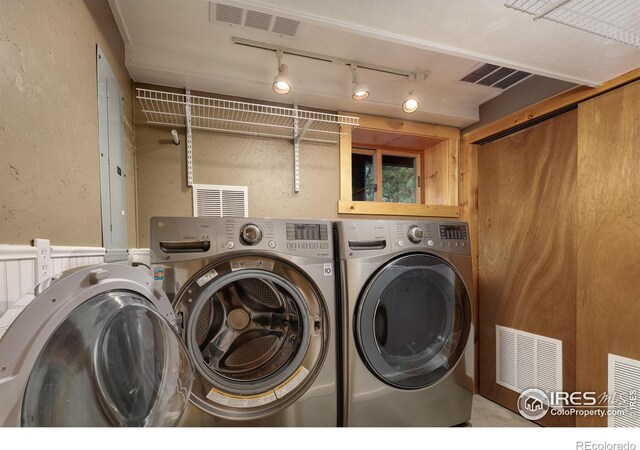 28 Ute Crossing Ct, Lyons, CO 80540 - laundry room featuring washer and clothes dryer, a textured wall, and track lighting