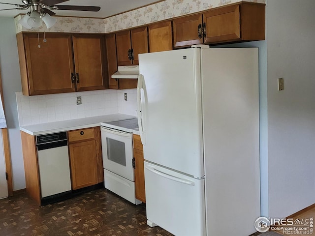 1918 Sumac Pl, Longmont, CO 80501 - kitchen featuring white appliances, under cabinet range hood, a ceiling fan, light countertops, and backsplash