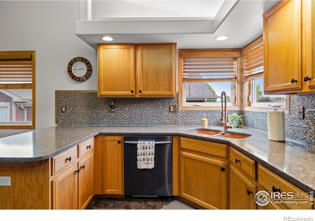 2325 Birdie Way, Milliken, CO 80543 - kitchen with stainless steel dishwasher, a sink, backsplash, a peninsula, and recessed lighting