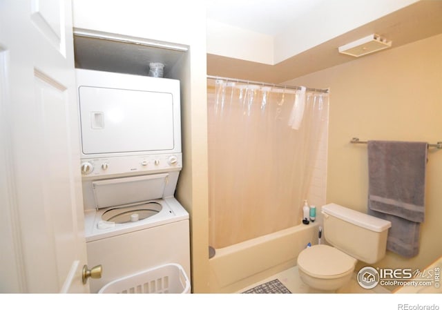 30 S Boulder Cir Unit 30182102, Boulder, CO 80303 - bathroom with stacked washer and clothes dryer, toilet, and shower / bathtub combination with curtain