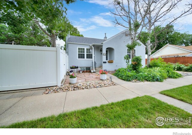 614 E Beaver Ave, Fort Morgan, CO 80701 - view of front facade with stucco siding