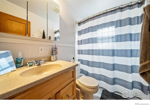 614 E Beaver Ave, Fort Morgan, CO 80701 - full bathroom featuring vanity, toilet, and a shower with curtain