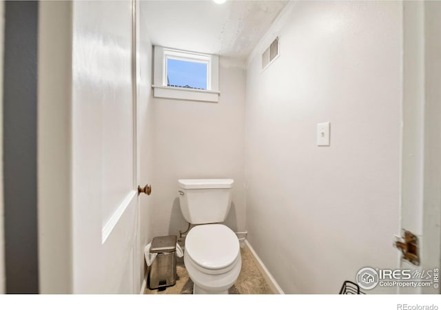 614 E Beaver Ave, Fort Morgan, CO 80701 - bathroom with toilet and baseboards