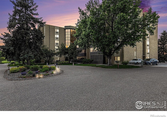 14000 E Linvale Pl Unit 210, Aurora, CO 80014 - view of property at dusk