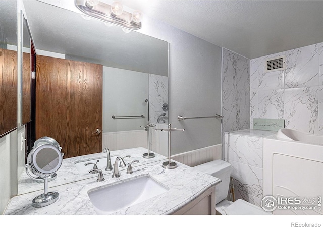 14000 E Linvale Pl Unit 210, Aurora, CO 80014 - bathroom with toilet, vanity, and washer / clothes dryer