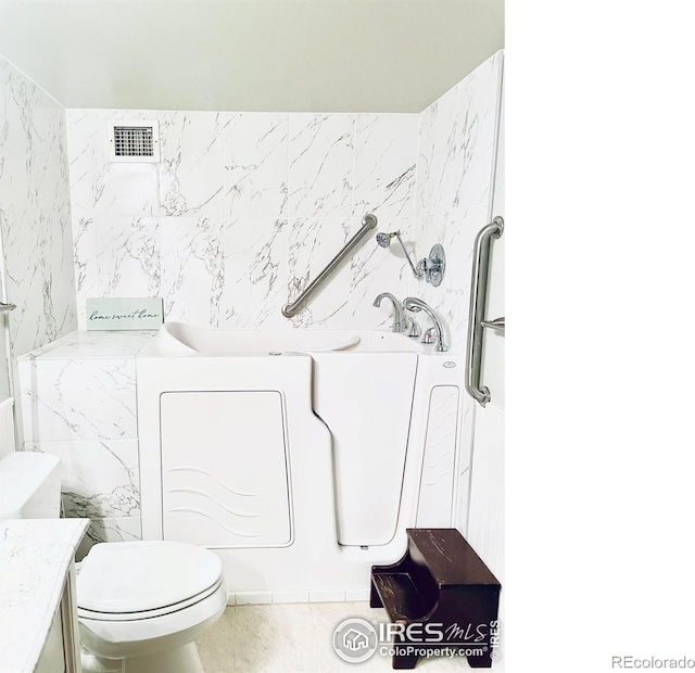 14000 E Linvale Pl Unit 210, Aurora, CO 80014 - full bath with vanity and toilet