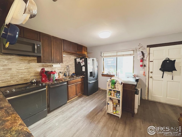 950 Big Thompson Ave Unit 2142, Estes Park, CO 80517 - kitchen with appliances with stainless steel finishes, light wood-style floors, tasteful backsplash, and a sink