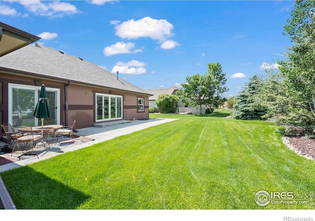 29 Pioneer Pl, Eaton, CO 80615 - view of green lawn featuring a patio