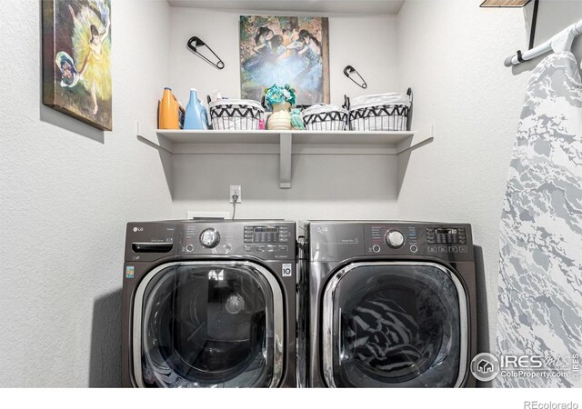 10 N Quantock St, Aurora, CO 80018 - washroom featuring independent washer and dryer