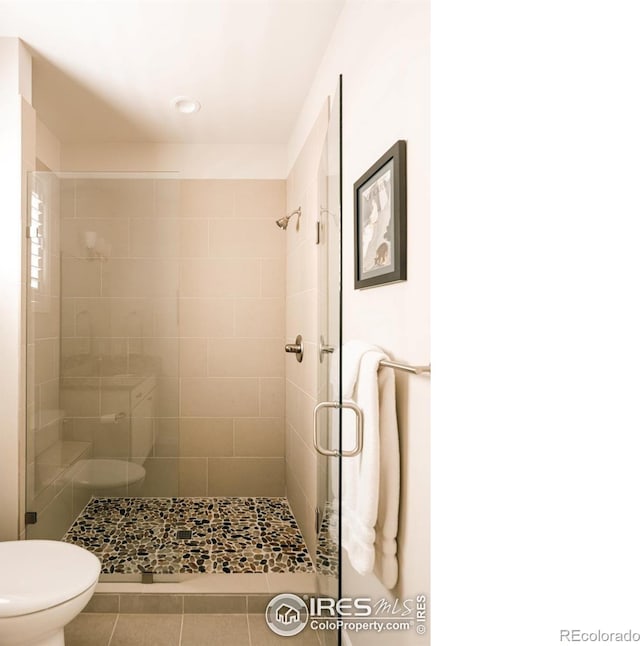 4993 Clubhouse Ct, Boulder, CO 80301 - full bath featuring a stall shower, toilet, tile patterned floors, and recessed lighting