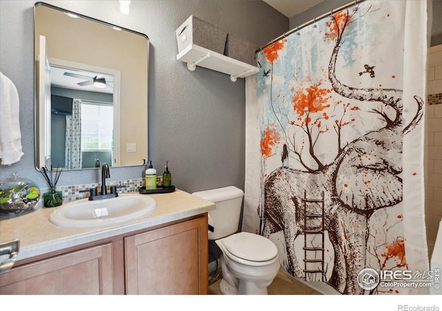 16031 W 63rd Ln W Unit D, Arvada, CO 80403 - full bathroom featuring vanity, toilet, a textured wall, ceiling fan, and a shower with curtain