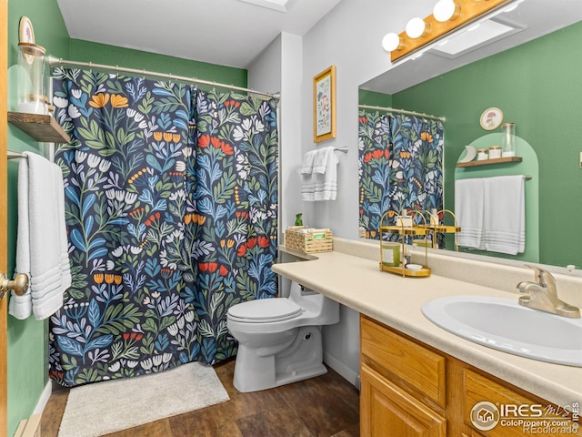 838 Vista Ln, Estes Park, CO 80517 - bathroom featuring toilet, vanity, baseboards, and curtained shower