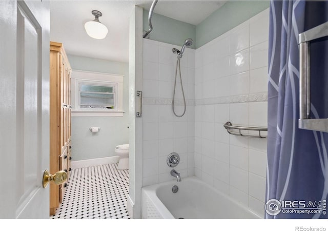 729 Peterson St, Fort Collins, CO 80524 - bathroom featuring shower / bath combo with shower curtain, toilet, and baseboards