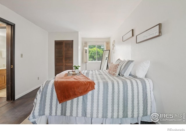 1705 Heatheridge Rd Unit G105, Fort Collins, CO 80526 - bedroom with wood finished floors, a closet, and baseboards