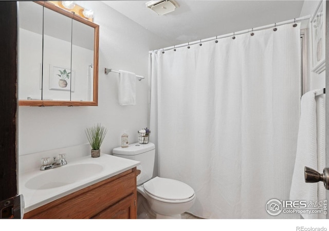 1705 Heatheridge Rd Unit G105, Fort Collins, CO 80526 - full bathroom with toilet, vanity, and curtained shower