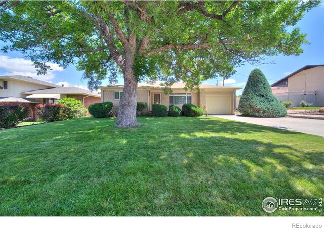 912 Diana St, Fort Morgan, CO 80701 - ranch-style house featuring concrete driveway, an attached garage, a front yard, and brick siding