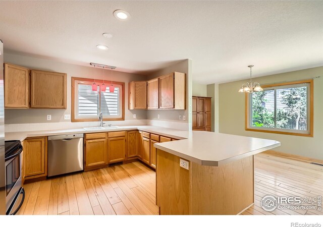 379 E 41st Ct, Loveland, CO 80538 - kitchen with stainless steel appliances, a sink, a peninsula, plenty of natural light, and recessed lighting