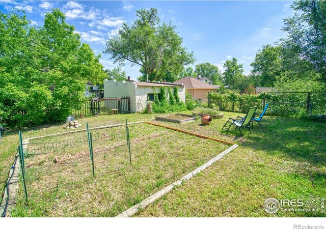 1233 Carolina Ave, Longmont, CO 80501 - view of yard featuring a garden