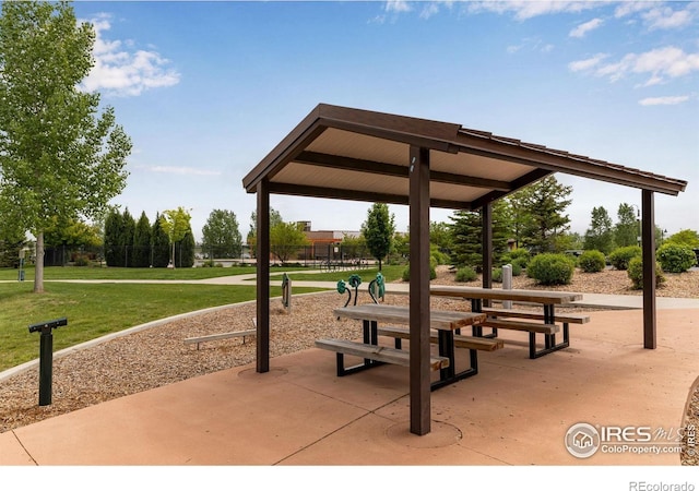 3997 Forest Lake Ct, Loveland, CO 80538 - surrounding community featuring a lawn