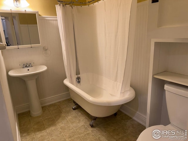 114 Park St, Sterling, CO 80751 - full bathroom with toilet, baseboards, shower / tub combo, and tile patterned floors