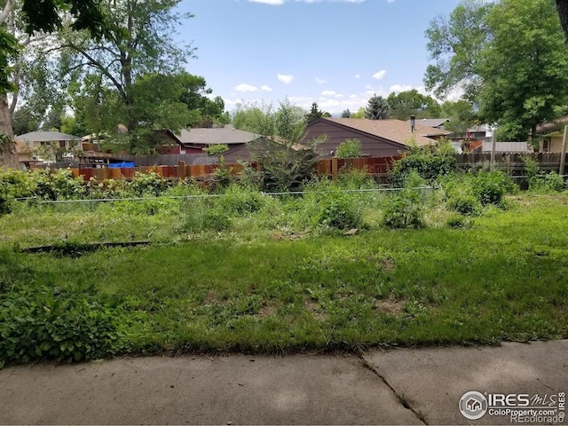 829 Hubbard Dr, Longmont, CO 80504 - view of yard
