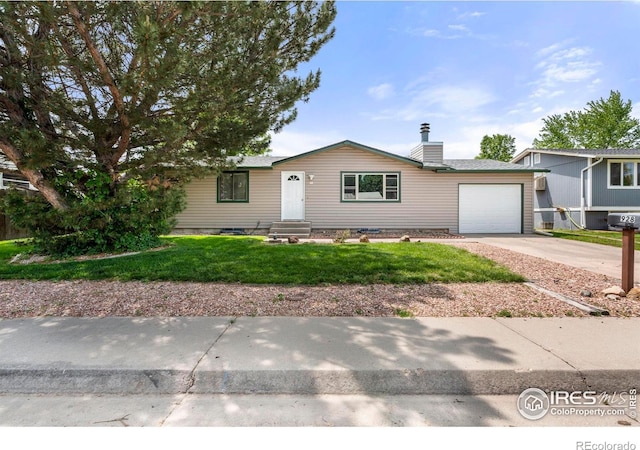 928 Michael Ave, Fort Morgan, CO 80701 - single story home featuring an attached garage, driveway, entry steps, a chimney, and a front yard